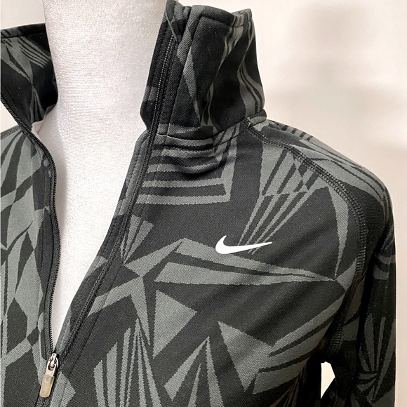 Nike Pro Women’s Dri-Fit Half Zip Athletic Jacket Black and Grey Pattern Size M - Picture 2 of 6
